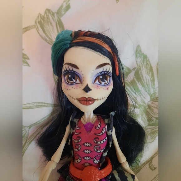 Monster High Doll - Skelita Calaveras Art Class - Picture 2 of 5